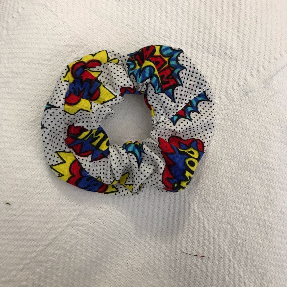 Comic Book “POW!” Scrunchie - Picture 2 of 2